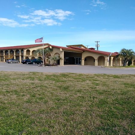 Days Inn By Wyndham San Antonio Lytle Екстер'єр фото