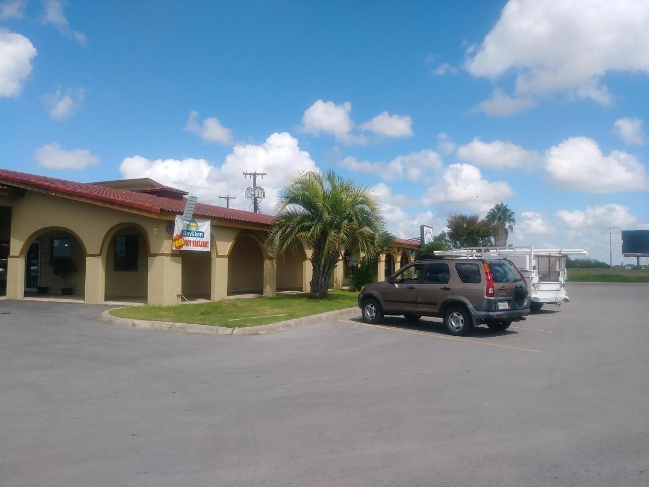 Days Inn By Wyndham San Antonio Lytle Екстер'єр фото
