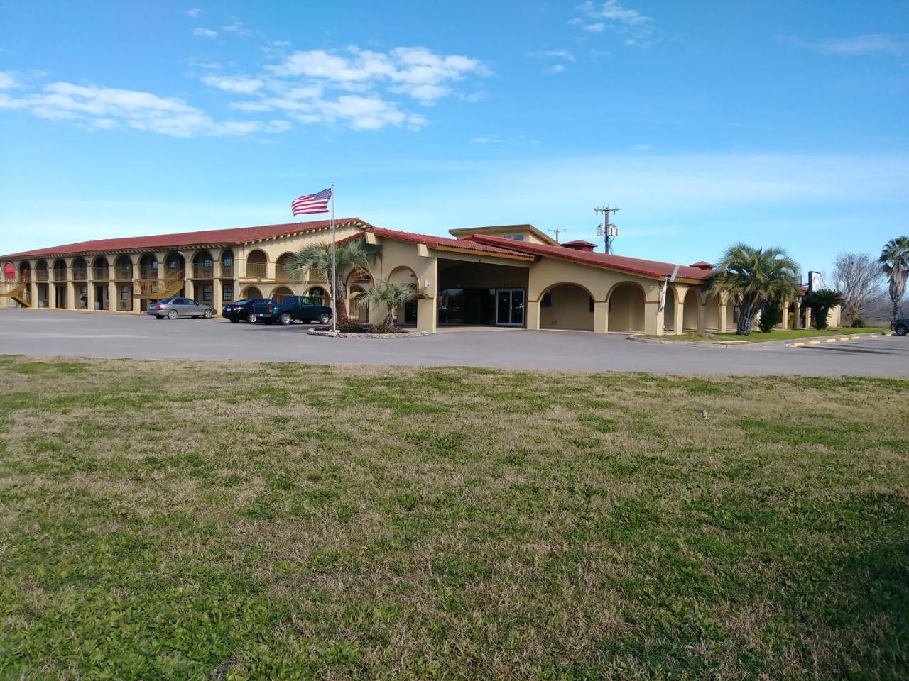 Days Inn By Wyndham San Antonio Lytle Екстер'єр фото